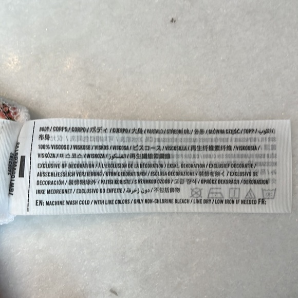 Hollister Floral Top Size S - Juniors - Picture 8 of 8